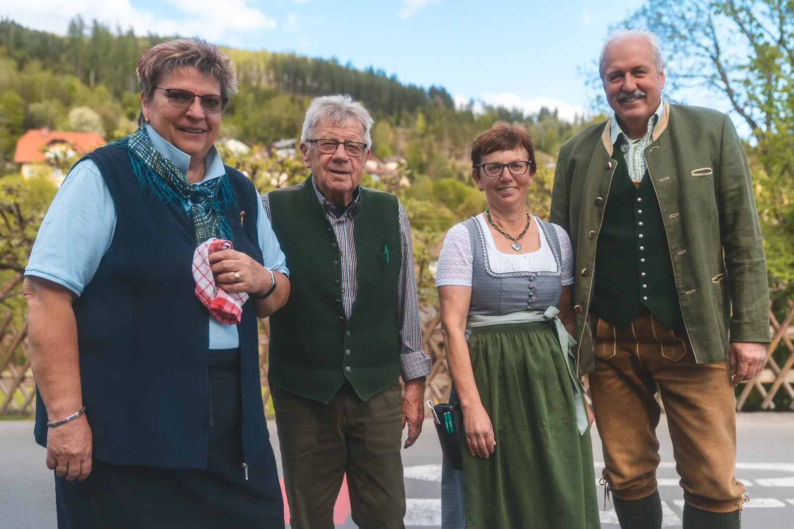 Teamfoto des Jagdkurses Leoben mit vier Personen im Freien.