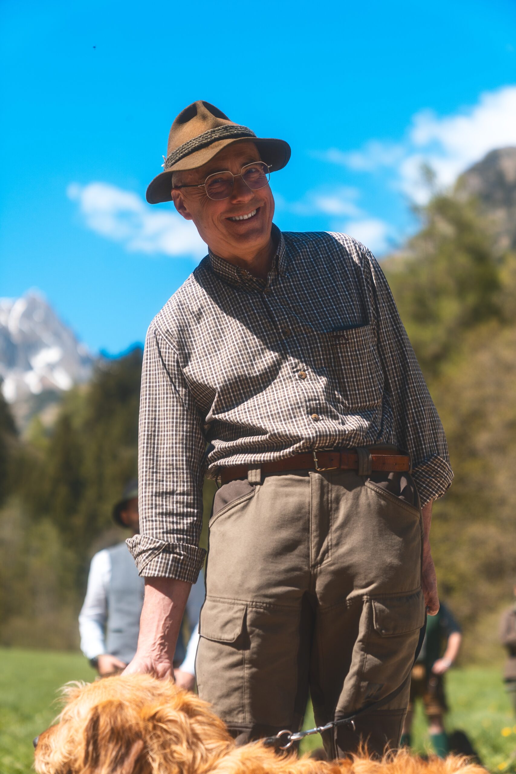 Herbert Kroiss mit Jagdhund bei der Jagdhundevorführung.
